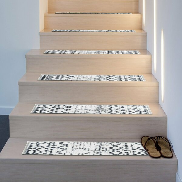 World Rug Gallery Distressed Bohemian Non-Slip Stair Treads 8.6in x 26in Cream 1515CREAM4PK